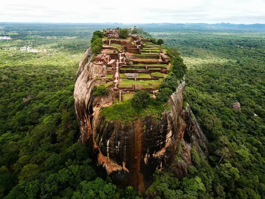 Sri Lanka travel brochure: Sri Lanka Compact (PDF)